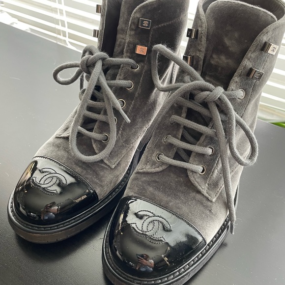 Chanel CC Logo Gray Black Combat Boots Size 37 (6) - Picture 4 of 13